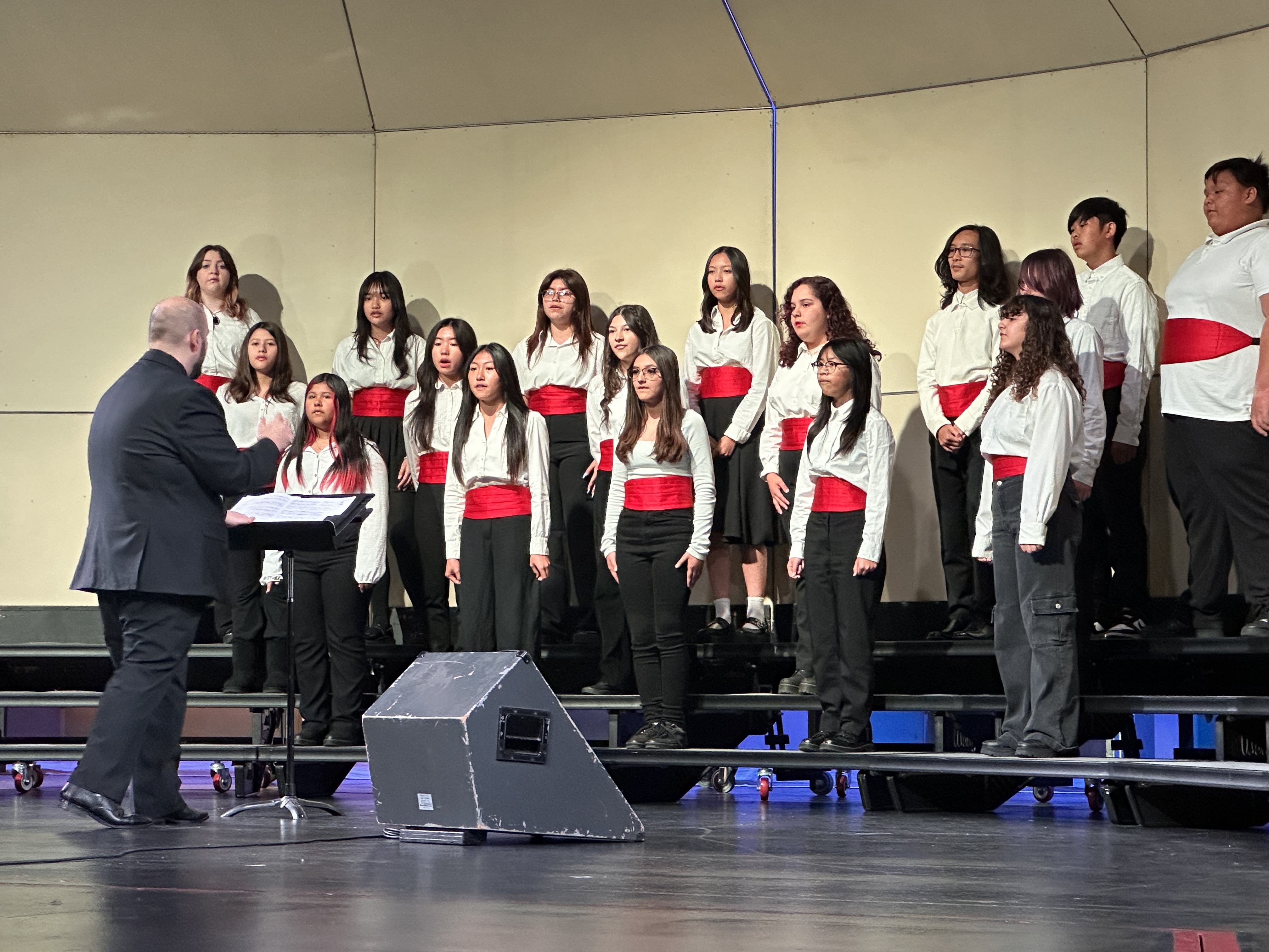 Lake's Choir Sing Their Hearts Out!